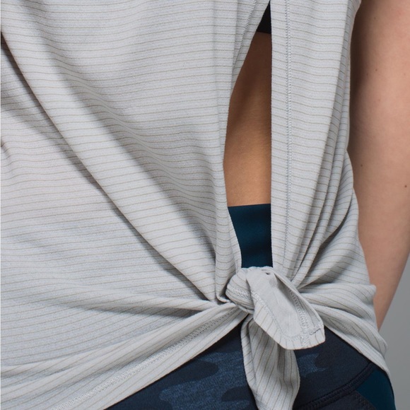 🆕🍋Lululemon Clip-In open back tank, light gray striped - Picture 3 of 9